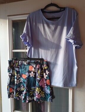 Cuddl Duds Light Blue Pajama Set with Floral Print Shorts. NWOT